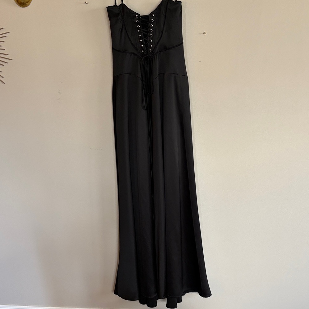 House of CB - Anabella lace-up satin gown - Picture 7 of 12